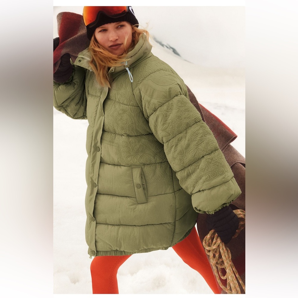 Free People Head for the Hills winter jacket with beautiful details. Like new